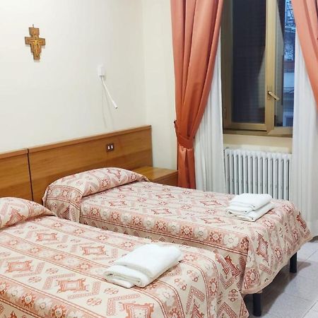 Bed and breakfast Suore Concezioniste Missionarie - Carmen Sallés Roma Extérieur photo