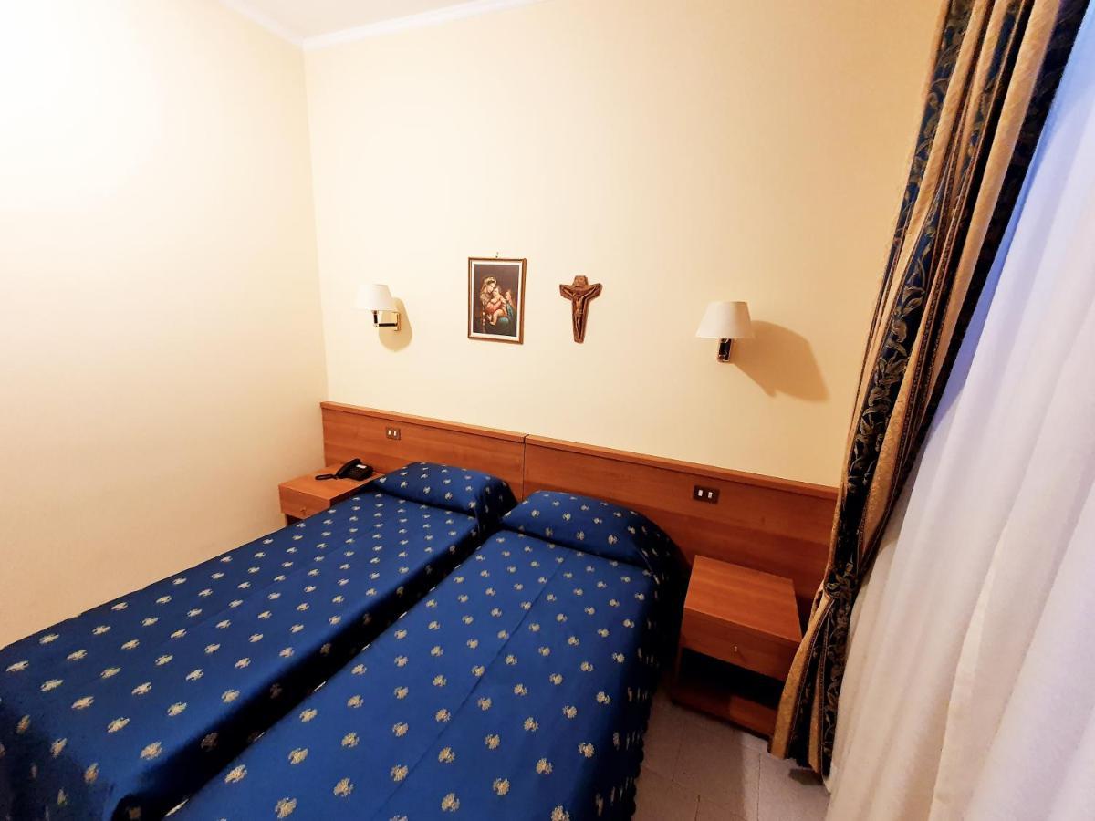 Bed and breakfast Suore Concezioniste Missionarie - Carmen Sallés Roma Extérieur photo
