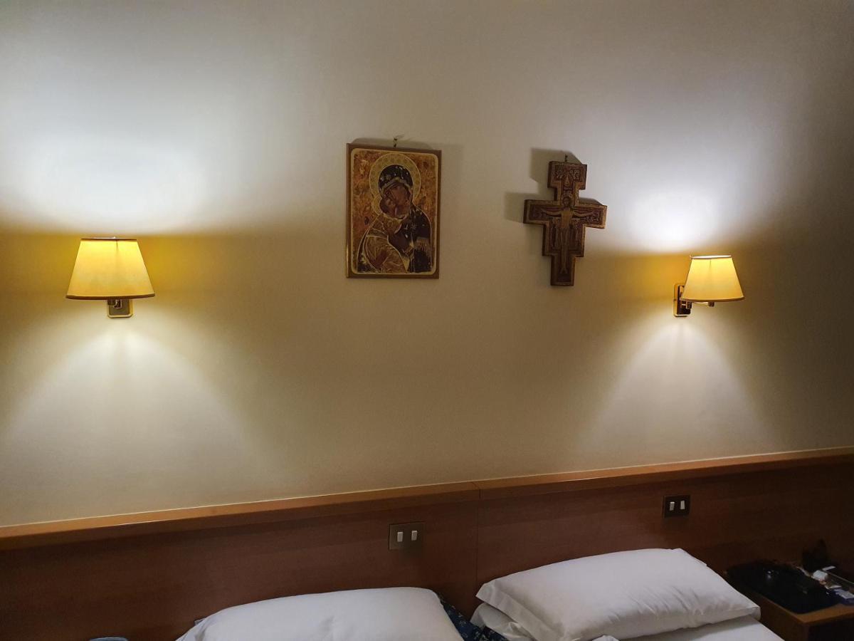 Bed and breakfast Suore Concezioniste Missionarie - Carmen Sallés Roma Extérieur photo