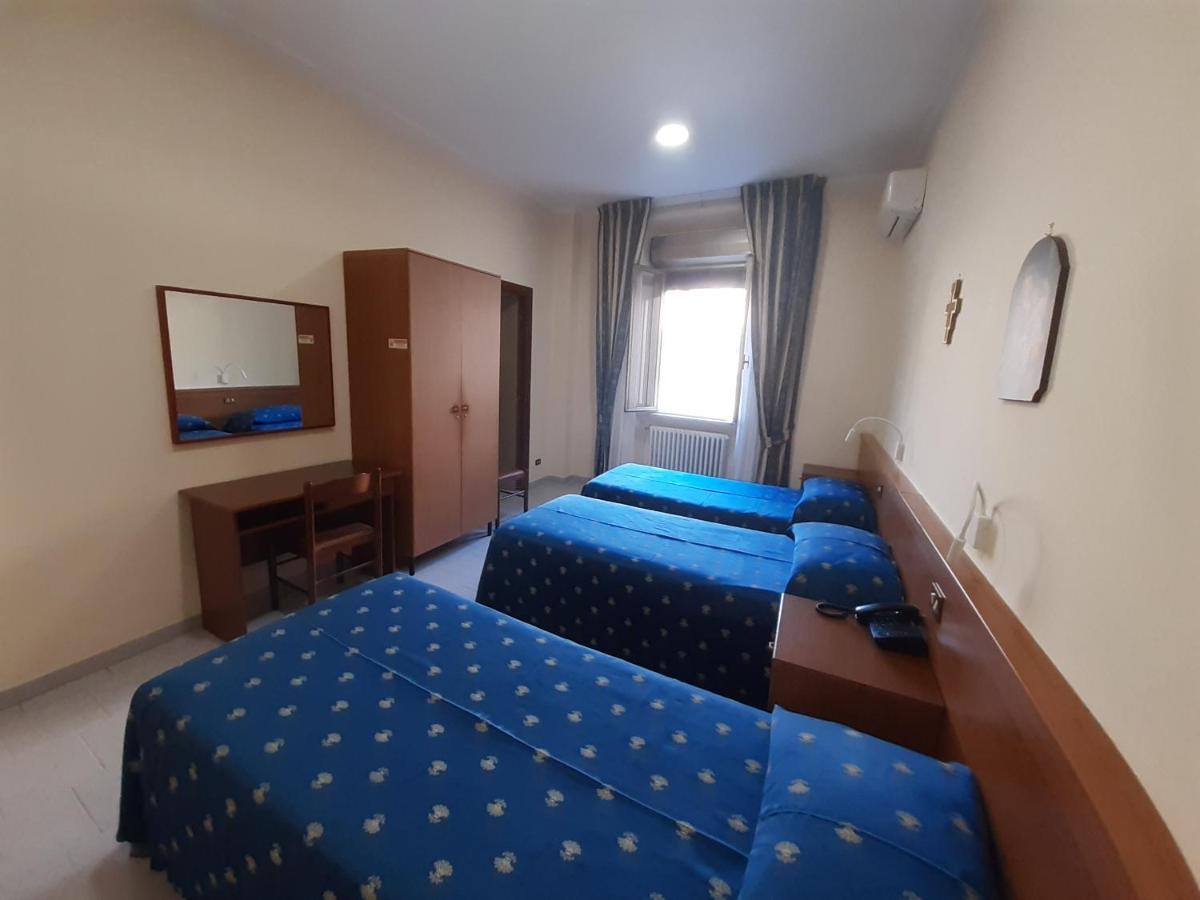 Bed and breakfast Suore Concezioniste Missionarie - Carmen Sallés Roma Extérieur photo