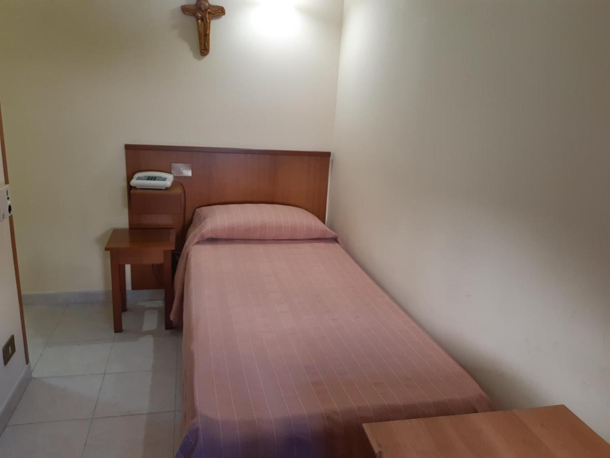Bed and breakfast Suore Concezioniste Missionarie - Carmen Sallés Roma Extérieur photo