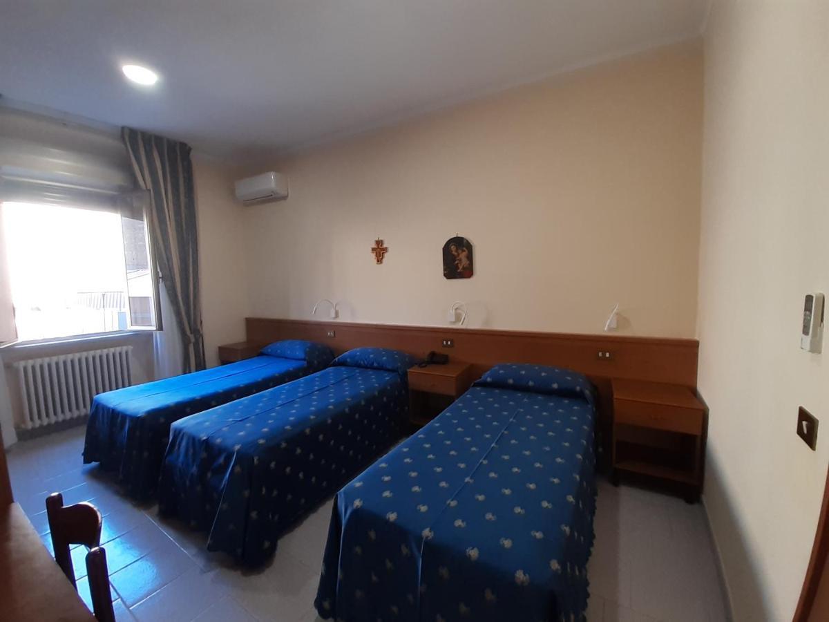 Bed and breakfast Suore Concezioniste Missionarie - Carmen Sallés Roma Extérieur photo